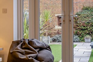Interior - 3 Bed in Totland Bay (oc-s30266) (Totland)