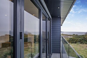 Exterior detail - 3 Bed in Totland Bay (oc-s30266) (Totland)