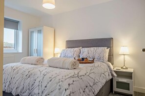 Travel cot, free WiFi, bed sheets - 3 Bed in Totland Bay (oc-s30266) (Totland)