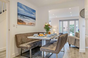 Dining - 3 Bed in Totland Bay (oc-s30266) (Totland)
