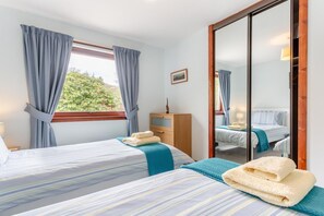 Iron/ironing board, free WiFi, bed sheets