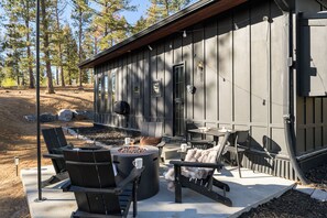 Terrace/patio - New Secluded Mtn Chalet w/ Hot Tub, Sauna, Stargazing (Bailey)