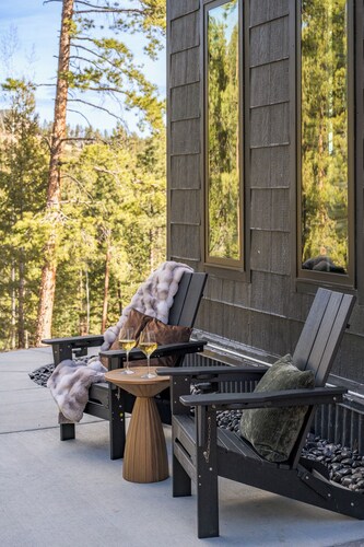 New Secluded Mtn Chalet w/ Hot Tub, Sauna, Stargazing