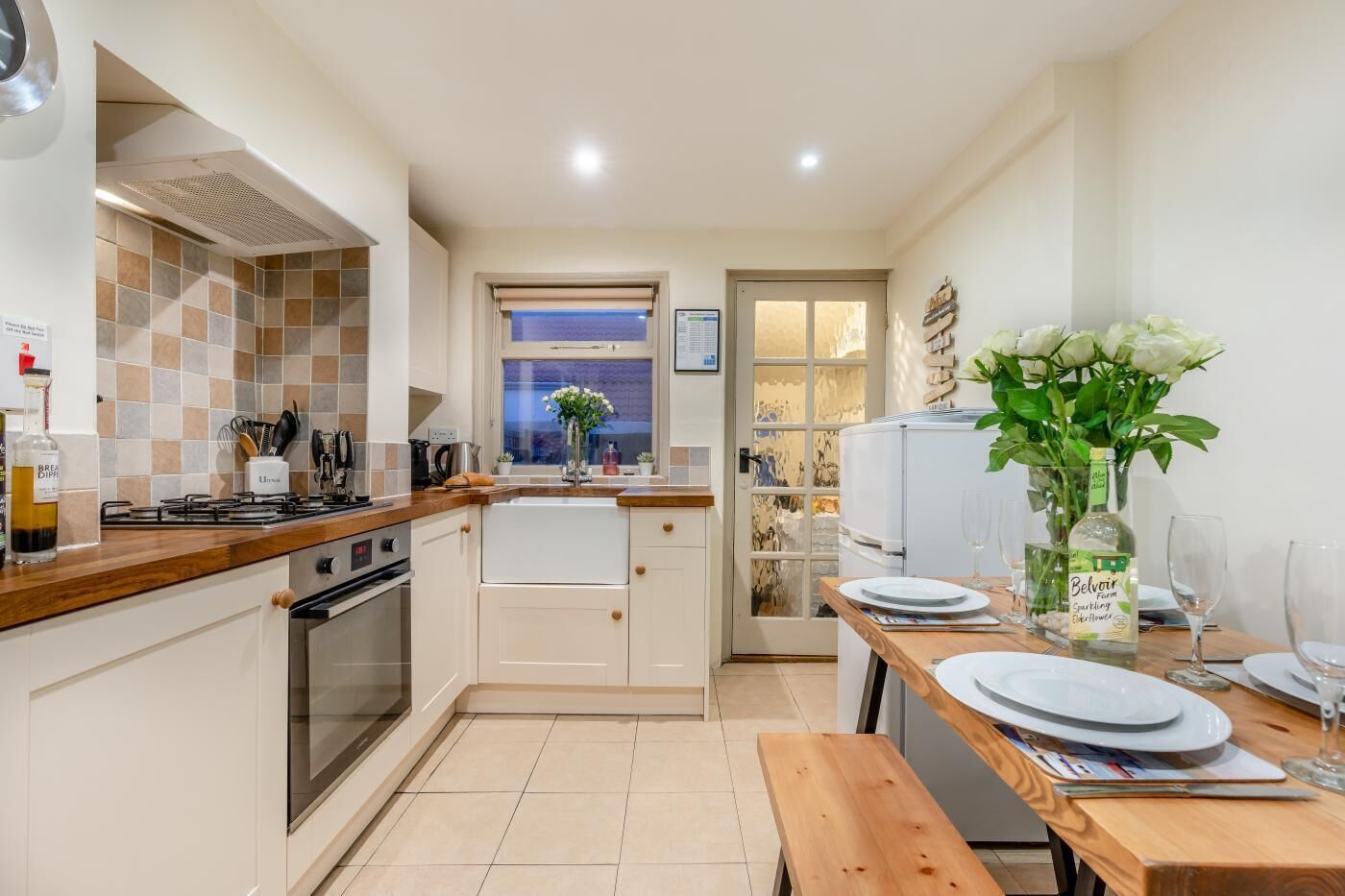 Mikrobølgeovn, ovn og kjøkkenutstyr