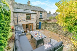 Outdoor dining - 2 Bed in Hayfield (oc-t30237) (Hayfield)