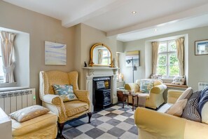 TV, fireplace - 3 Bed in Thurlestone (oc-h30263) (Thurlestone Sands)