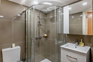 Towels - 5 Bed in Whitby (oc-h30227) (Whitby)