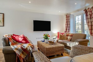 TV - 3 Bed in Chale (oc-s30298) (Chale)