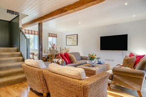 TV - 3 Bed in Chale (oc-s30298) (Chale)