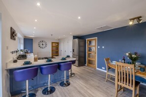 Dining - 4 Bed in Raw (oc-c30341) (Raw)