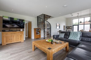TV - 4 Bed in Saham Toney (oc-o30348) (Saham Toney)