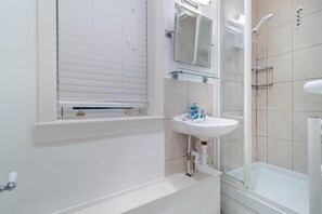 Towels - 2 Bed in Felixstowe (oc-m30281) (Felixstowe)