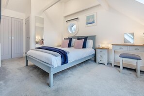3 bedrooms, iron/ironing board, travel cot, free WiFi - 3 Bed in St. Ives (oc-c30315) (Carbis Bay)