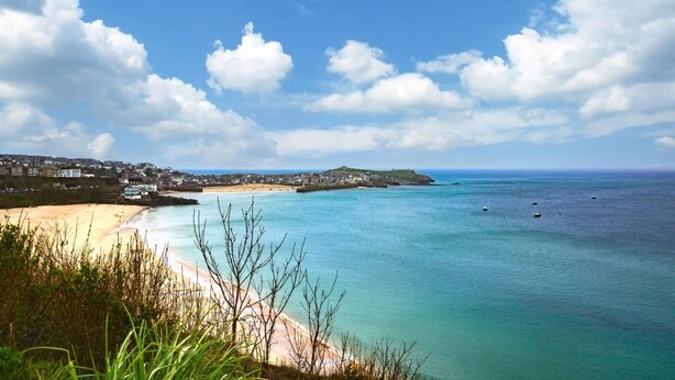 A coastal view with a beach, clear sky, and distant buildings. - 3 Bed in St. Ives (oc-c30315) (Carbis Bay)