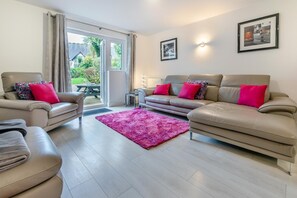 TV - 3 Bed in St. Ives (oc-c30315) (Carbis Bay)
