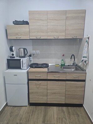 Fridge, microwave, stovetop, coffee/tea maker - 22 Groundfloor Studio Apartment (Gżira)