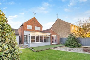 Exterior - 4 Bed in Heacham (oc-d30375) (Heacham)