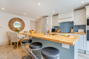 Dining - 2 Bed in Eastbourne (oc-b30246) (Eastbourne)