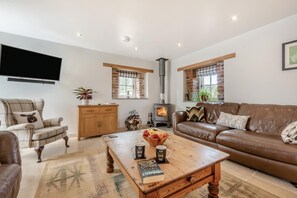 TV, fireplace - 3 Bed in Llanddarog (oc-p30291) (Llanddarog)
