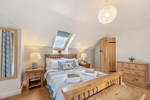 Free WiFi, bed sheets - 3 Bed in Llanddarog (oc-p30291) (Llanddarog)