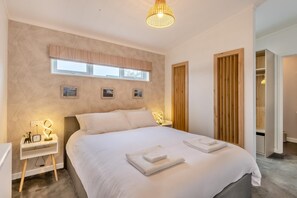 3 bedrooms, travel crib, free WiFi, bed sheets