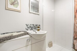 Towels - 1 Bed in Rogerscale (oc-t30395) (Blindbothel)