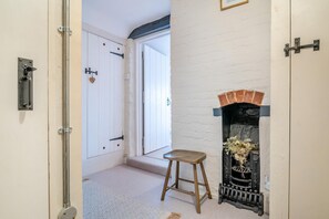 Interior - 1 Bed in Bridport (oc-p30346) (Bridport)