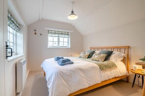Iron/ironing board, free WiFi, bed sheets - 1 Bed in Bridport (oc-p30346) (Bridport)