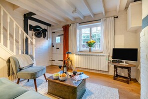 TV - 1 Bed in Bridport (oc-p30346) (Bridport)