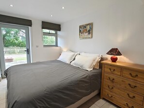 Iron/ironing board, free WiFi, bed sheets - 1 Bed in Ellastone (oc-t30012) (Ellastone)