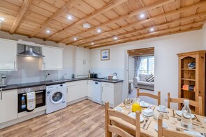 Oven, dishwasher, high chair, cookware/dishes/utensils - 3 Bed in Stainsacre (oc-n30332) (Sneatonthorpe)