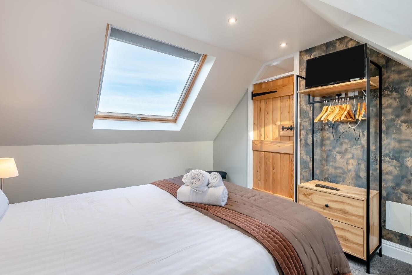 Ferros/tábuas de passar roupa, Wi-Fi de cortesia, roupa de cama