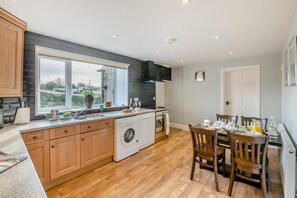 Oven, dishwasher, high chair, cookware/dishes/utensils - 3 Bed in Stainsacre (oc-d30331) (Sneatonthorpe)