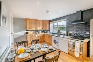 Oven, dishwasher, high chair, cookware/dishes/utensils - 3 Bed in Stainsacre (oc-d30331) (Sneatonthorpe)