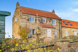 Exterior - 3 Bed in Stainsacre (oc-d30331) (Sneatonthorpe)