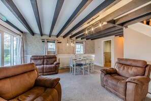 TV - 2 Bed in Hawsker (oc-f30334) (Stainsacre)