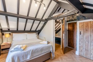 Iron/ironing board, travel cot, free WiFi, bed sheets - 2 Bed in Hawsker (oc-f30334) (Stainsacre)