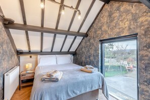 Iron/ironing board, travel cot, free WiFi, bed sheets - 2 Bed in Hawsker (oc-f30334) (Stainsacre)