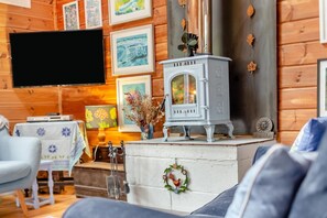 TV, fireplace - 4 Bed in Perranporth (oc-r30417) (Perranporth)