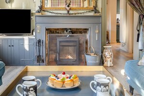 TV, fireplace - 2 Bed in Laxfield (oc-s30420) (Laxfield)