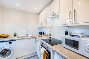 Oven, dishwasher, high chair, cookware/dishes/utensils - 1 Bed in Stainsacre (oc-h30329) (Stainsacre)