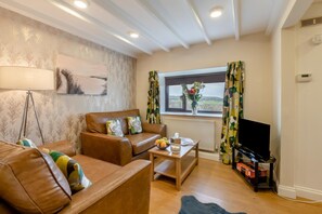 TV - 2 Bed in Stainsacre (oc-m30328) (Stainsacre)
