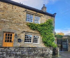 Exterior - 2 Bed in West Burton (oc-i30367) (West Burton)