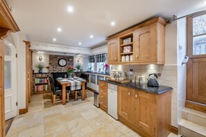 Oven, dishwasher, cookware/dishes/utensils - 2 Bed in West Burton (oc-i30367) (West Burton)