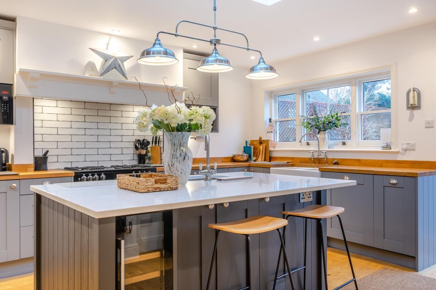 Ovn, oppvaskmaskin og kjøkkenutstyr