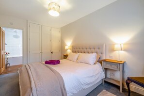 Iron/ironing board, free WiFi, bed sheets - 4 Bed in Maidstone (oc-s30425) (Boughton Monchelsea)