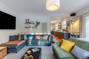 TV, fireplace - 5 Bed in Church Stretton (oc-t30413) (Church Stretton)