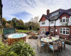 Outdoor dining - 5 Bed in Church Stretton (oc-t30413) (Church Stretton)