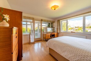Free WiFi, bed sheets - 2 Bed in Manorbier (oc-p30411) (Manorbier)