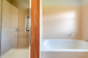 Towels - 2 Bed in Manorbier (oc-p30411) (Manorbier)